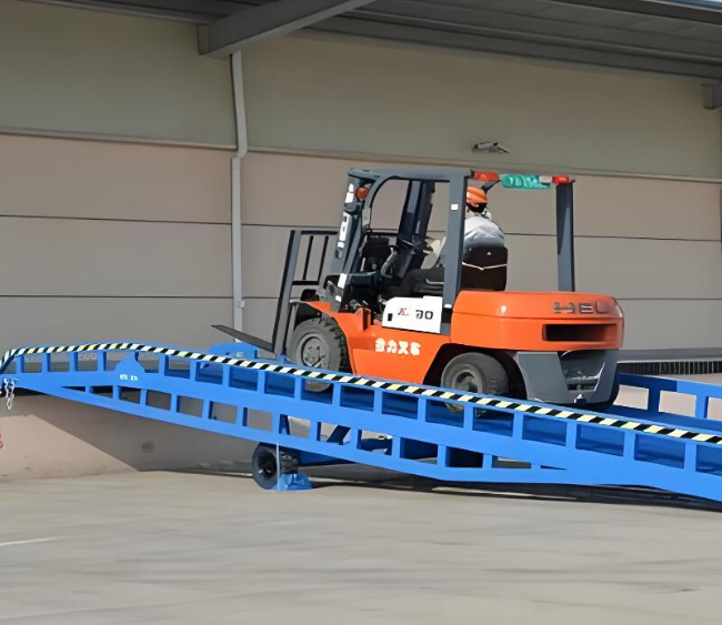 湾岭镇移动式卸货平台（叉车用）